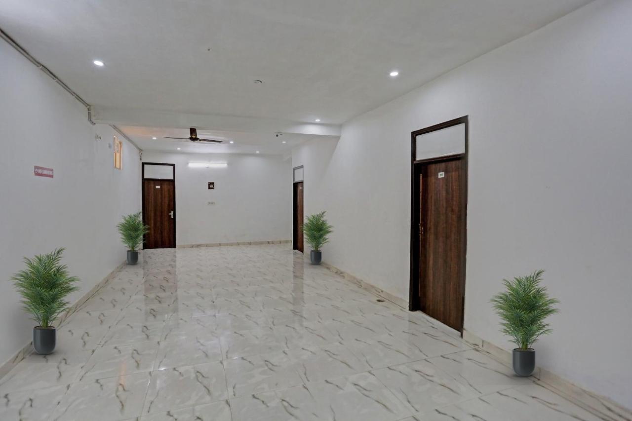 Oyo Nirvan Near Jahangirpuri Metro Station
