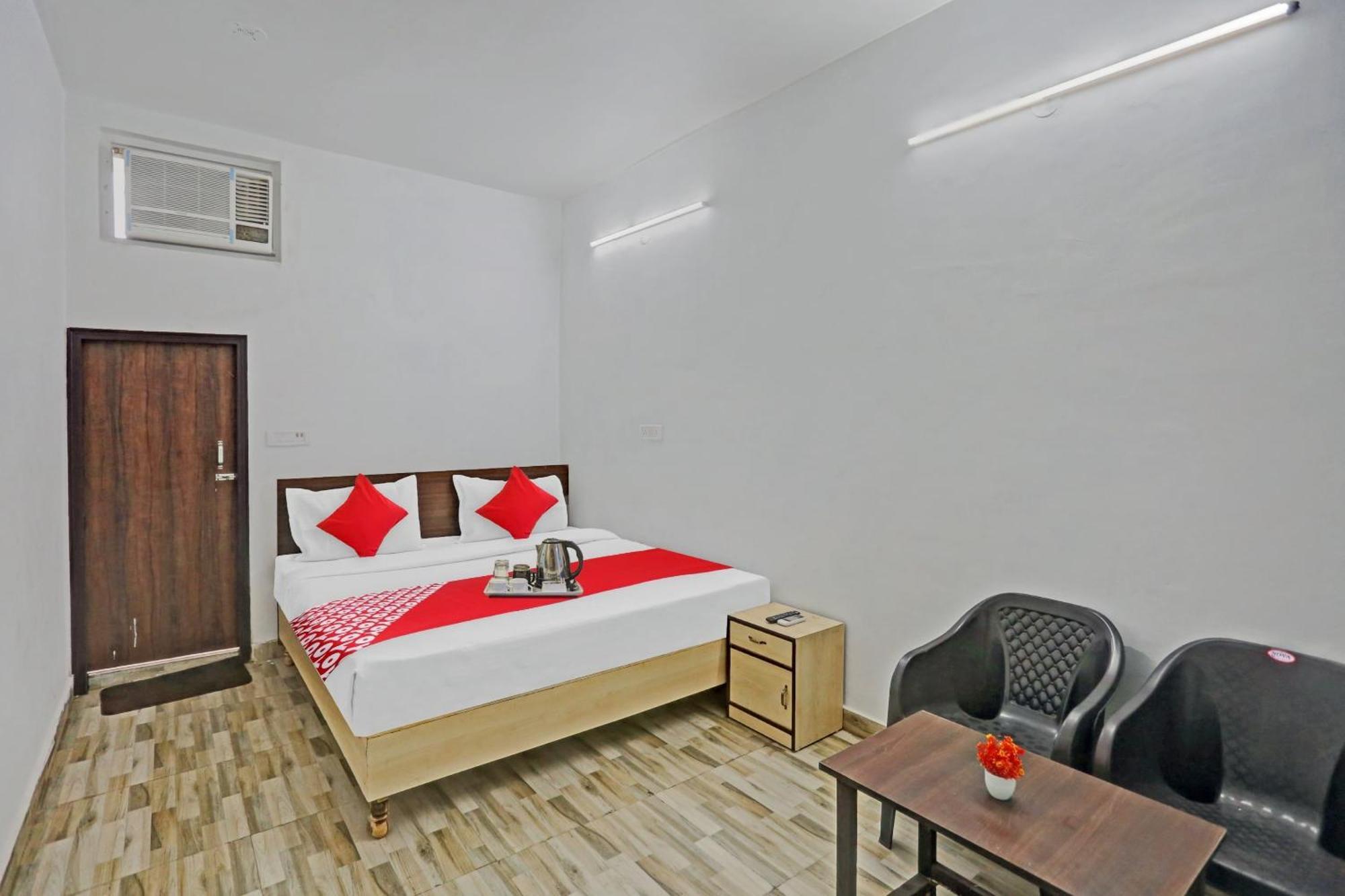Hotel Oyo Nirvan Near Jahangirpuri Metro Station