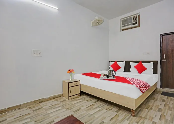 Oyo Hotel Nirvan Near Jahangirpuri Metro Station