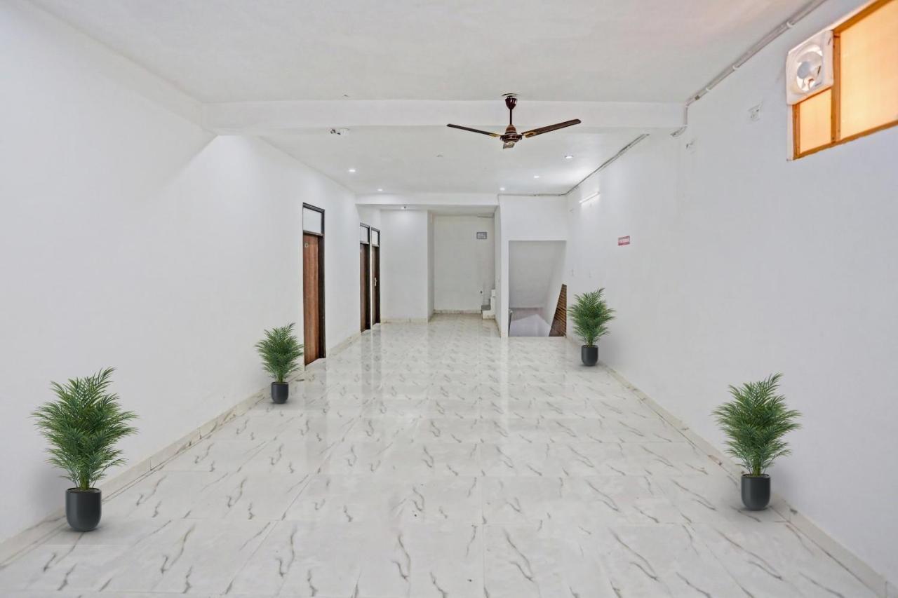 Oyo Nirvan Near Jahangirpuri Metro Station 3*