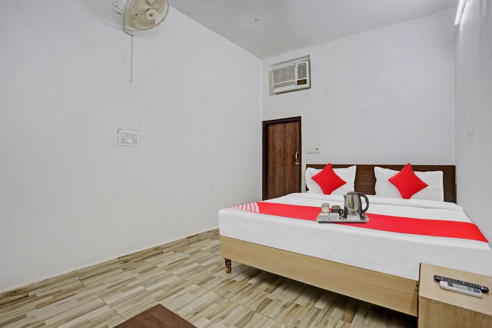 Oyo Nirvan Near Jahangirpuri Metro Station New Delhi