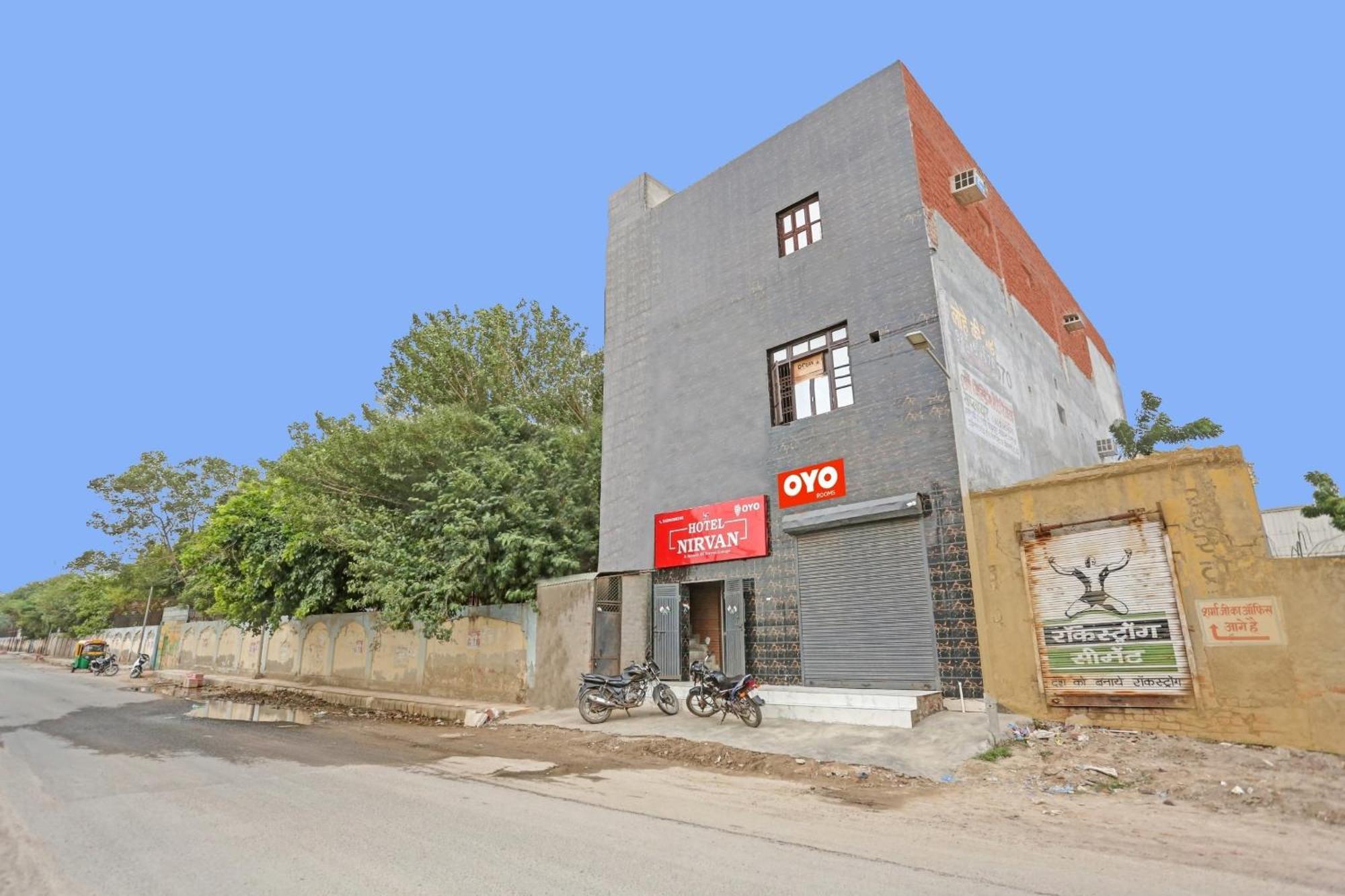 Hotel Oyo Nirvan Near Jahangirpuri Metro Station