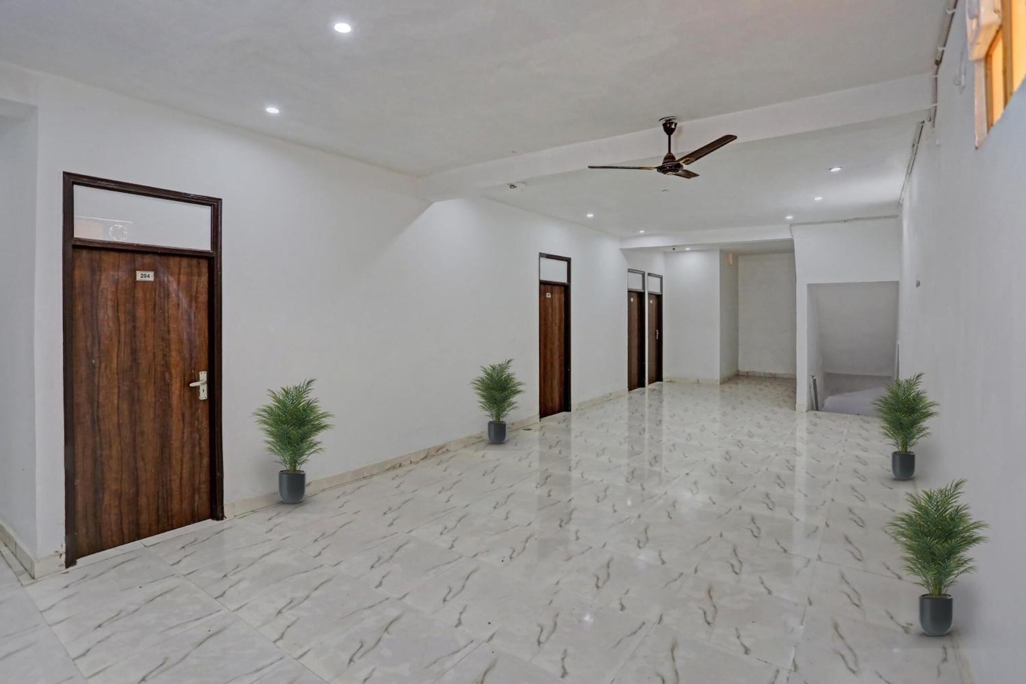 Oyo Nirvan Near Jahangirpuri Metro Station 3*