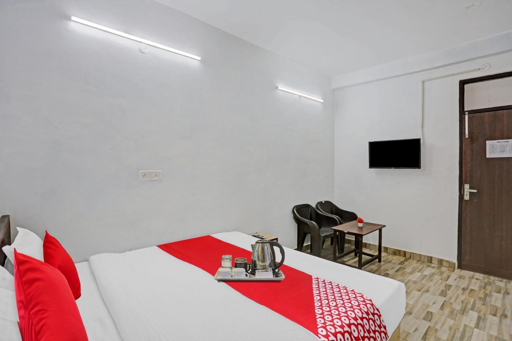Oyo Nirvan Near Jahangirpuri Metro Station Hotel New Delhi