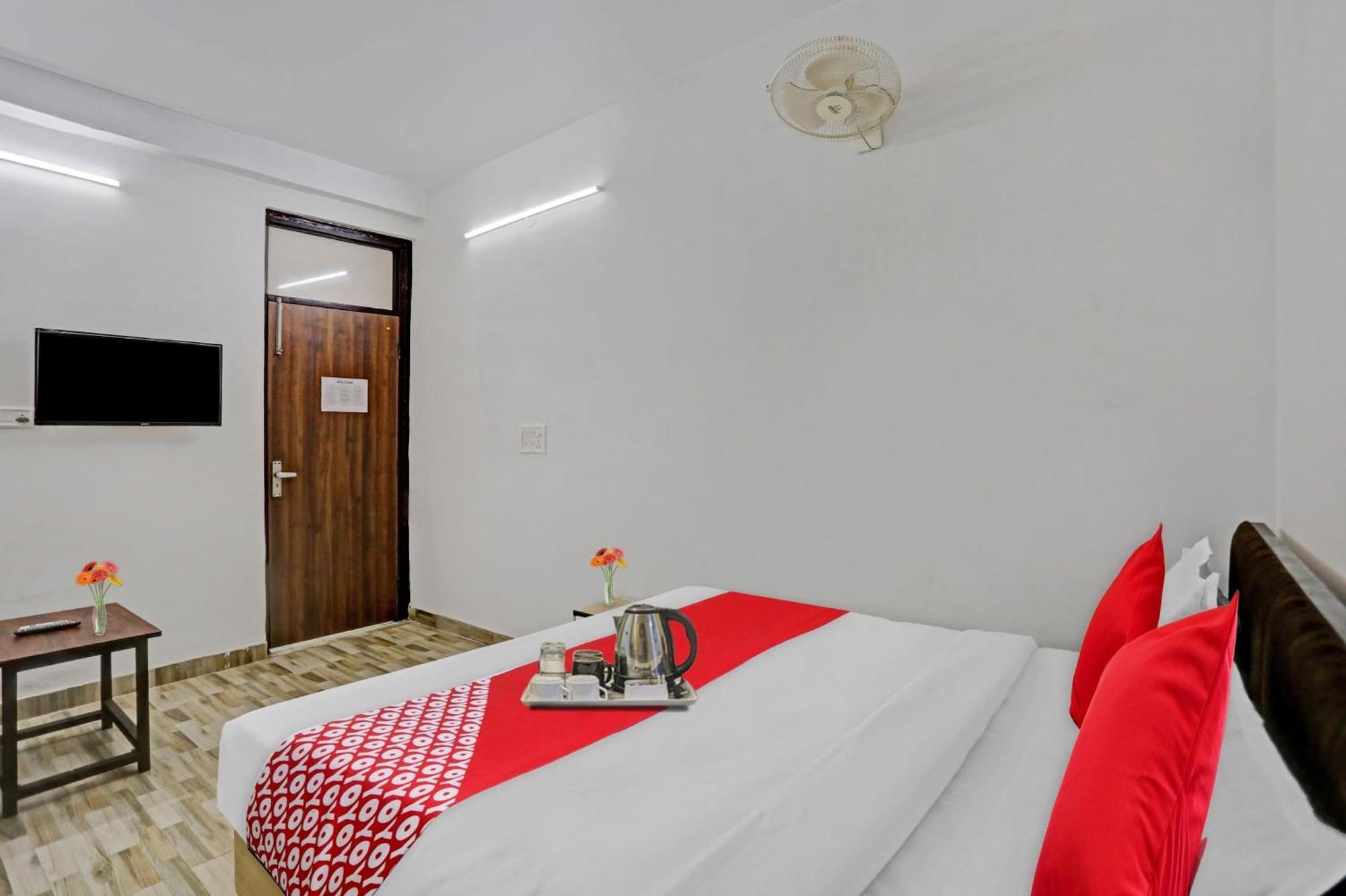 Oyo Nirvan Near Jahangirpuri Metro Station New Delhi
