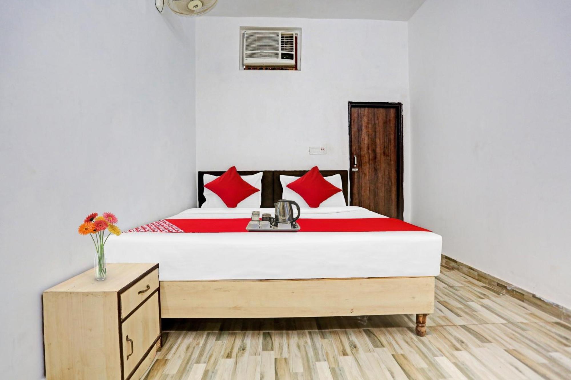 Oyo Nirvan Near Jahangirpuri Metro Station