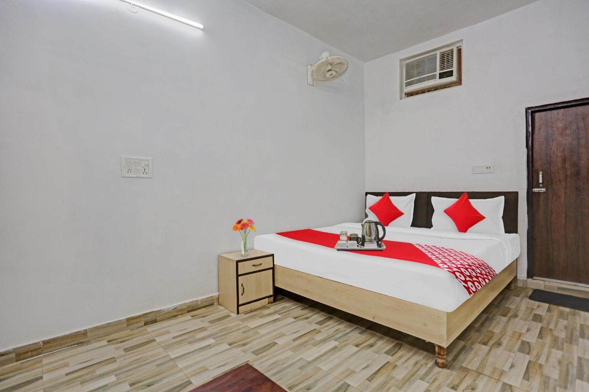Oyo Nirvan Near Jahangirpuri Metro Station 3*