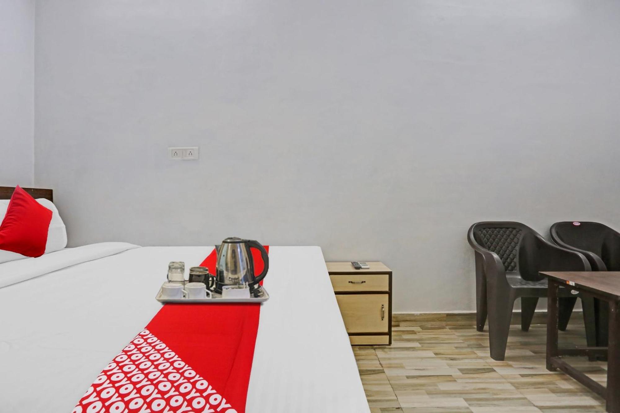 Hotel Oyo Nirvan Near Jahangirpuri Metro Station New Delhi