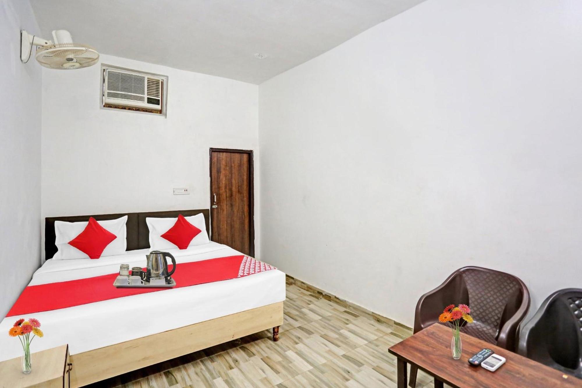 Oyo Nirvan Near Jahangirpuri Metro Station Hotel